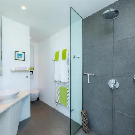 Villa Ema, Moderna Con Piscina Frente Al Mar