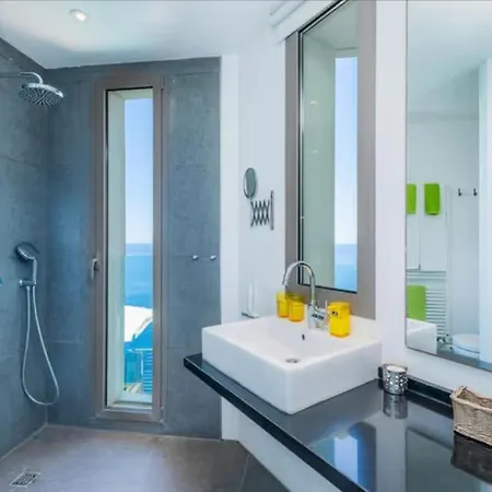Villa Ema, Moderna Con Piscina Frente Al Mar *