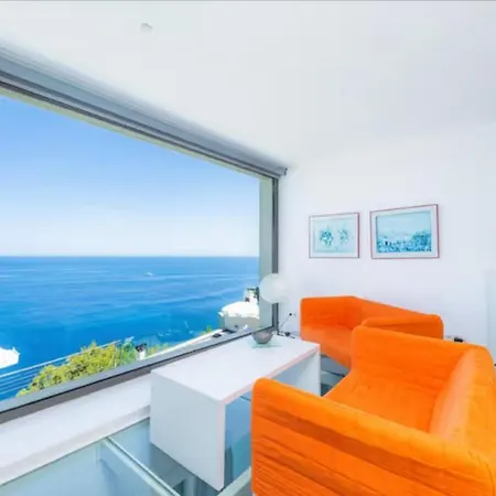 Ema, Moderna Con Piscina Frente Al Mar Villa